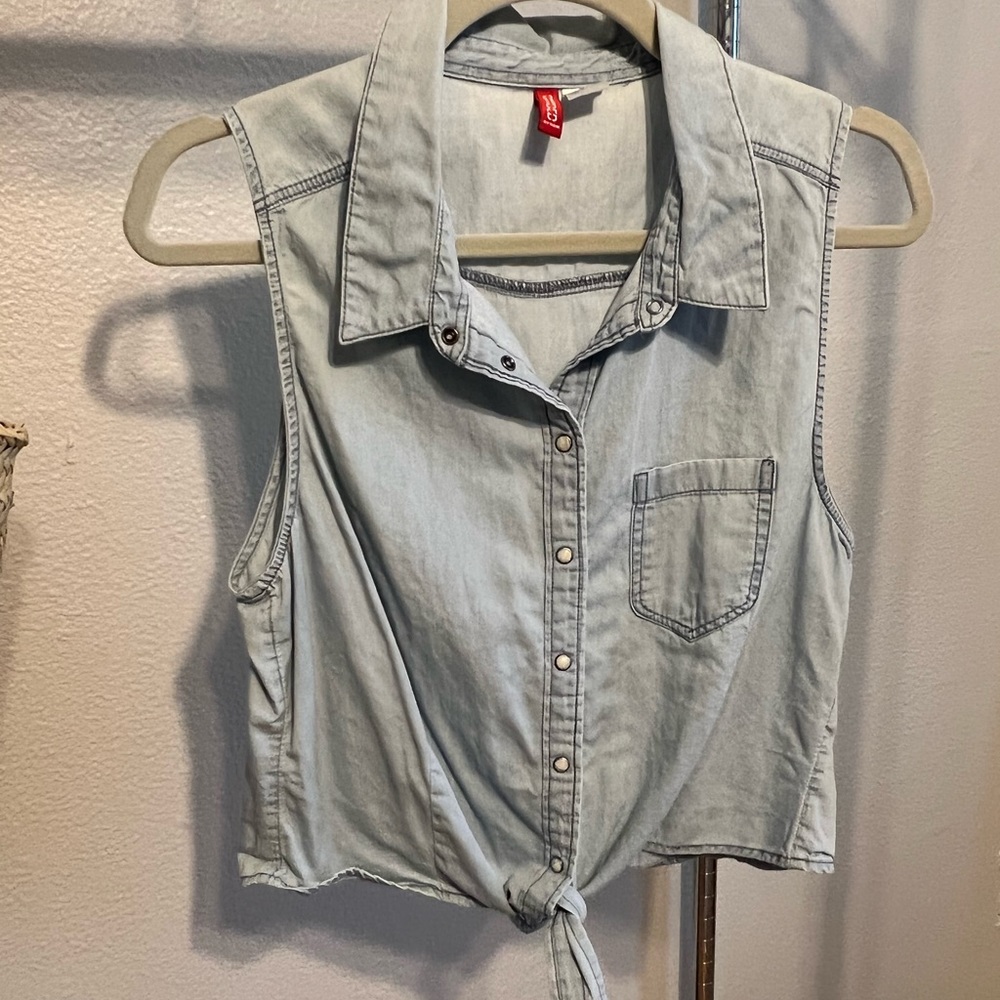 Classic chambray sleeveless front tie top